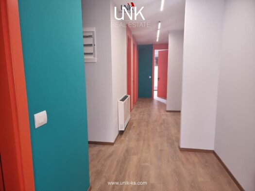 Hapësirë për Zyrë, 180 m²